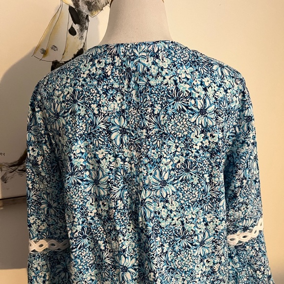 Lilly Pulitzer Blue & White Floral Print Peasant Style Blouse Top Size Small - Picture 12 of 14